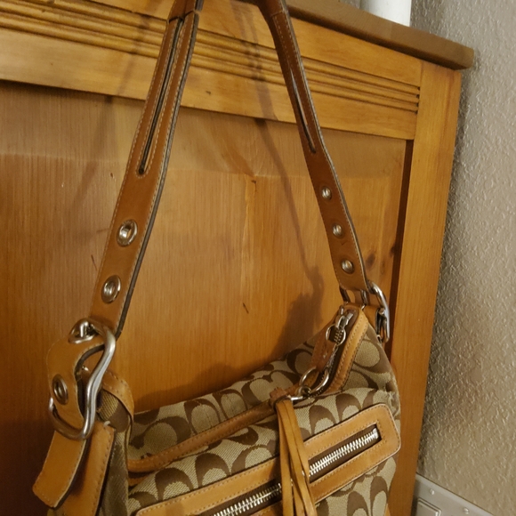 Coach 9363 East West Demi Baguette Gently Used Condition - Picture 15 of 15